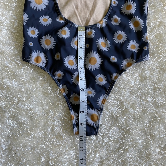 Bikini - Picture 5 of 6